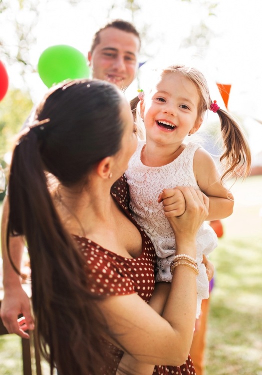Familien auf dem Familienfestival Zeigen